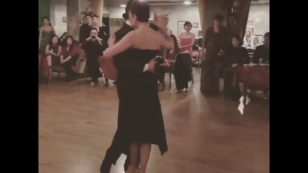 Video thumbnail for Caminar el tango | Alejandra Gutty Tango • Coaching
