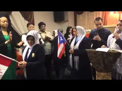 Video thumbnail for Rosa Pérez - La graduación de Capellanes en Canadá ".