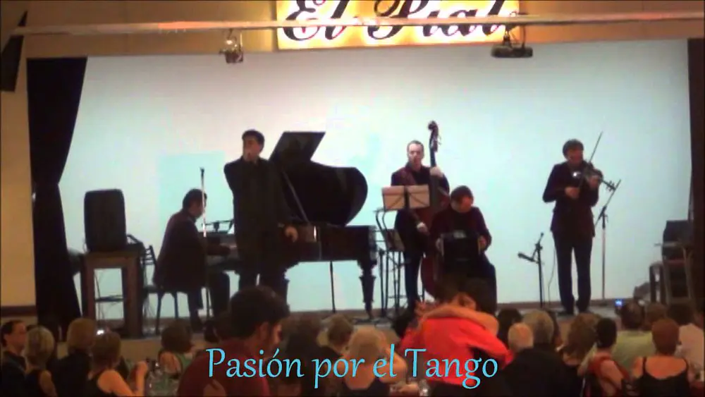 Video thumbnail for SOLO TANGO ORQUESTA y SERGIO UGARTE Interpretando el Tango PACIENCIA en la MILONGA LA BALDOSA