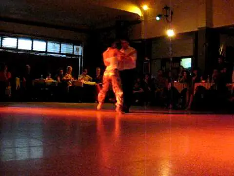 Video thumbnail for Marcelo Gutierrez y Johana Cessiecq 2 Tango @ villa Malcom 2010