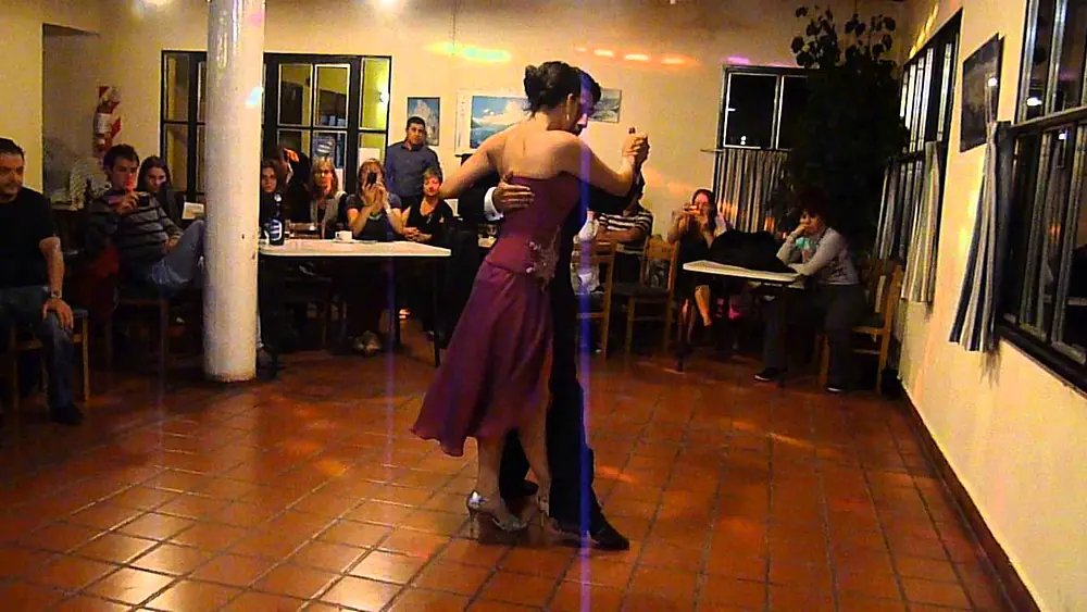 Video thumbnail for Julieta Qüesta y Rauli Choque bailan el tango "Todo" en El Calafate 2013