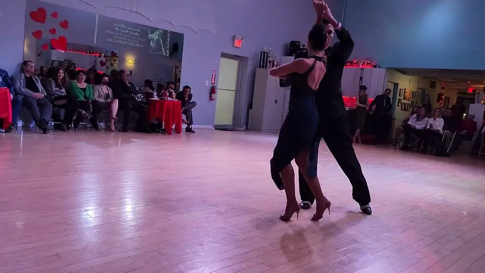 Video thumbnail for Argentine tango: Junior Cervila & Guadalupe Garcia - Pata ancha
