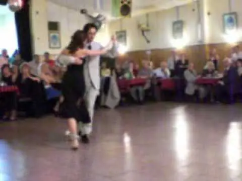 Video thumbnail for Noelia Hurtado y Pablo Rodri­guez con Los Reyes. MILONGA