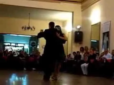 Video thumbnail for Anabela Brogioli y Ariel Yanovsky en Yira Yira (2/3)