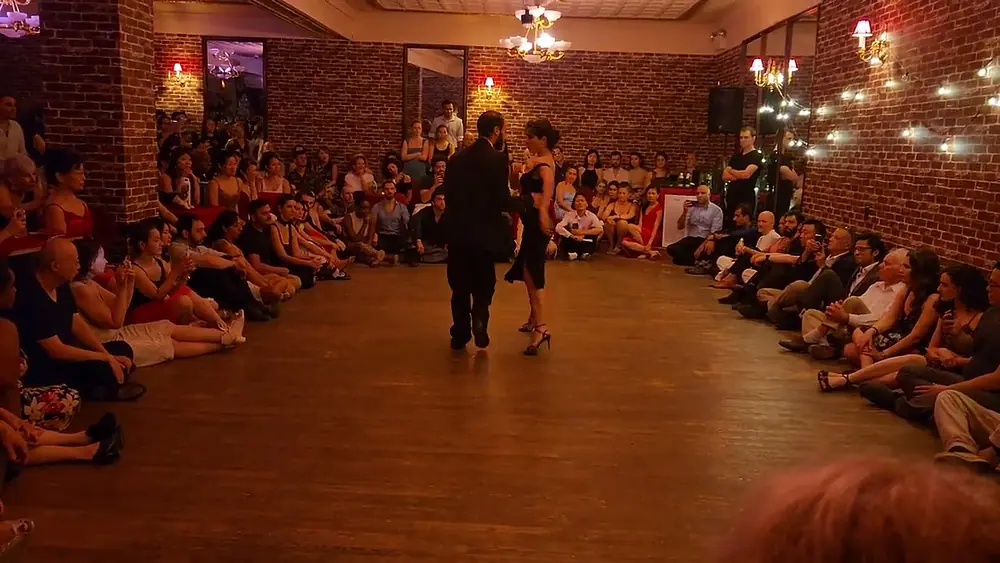 Video thumbnail for Argentine tango: Lorena Tarantino and Gianpiero Galdi - Prepárense