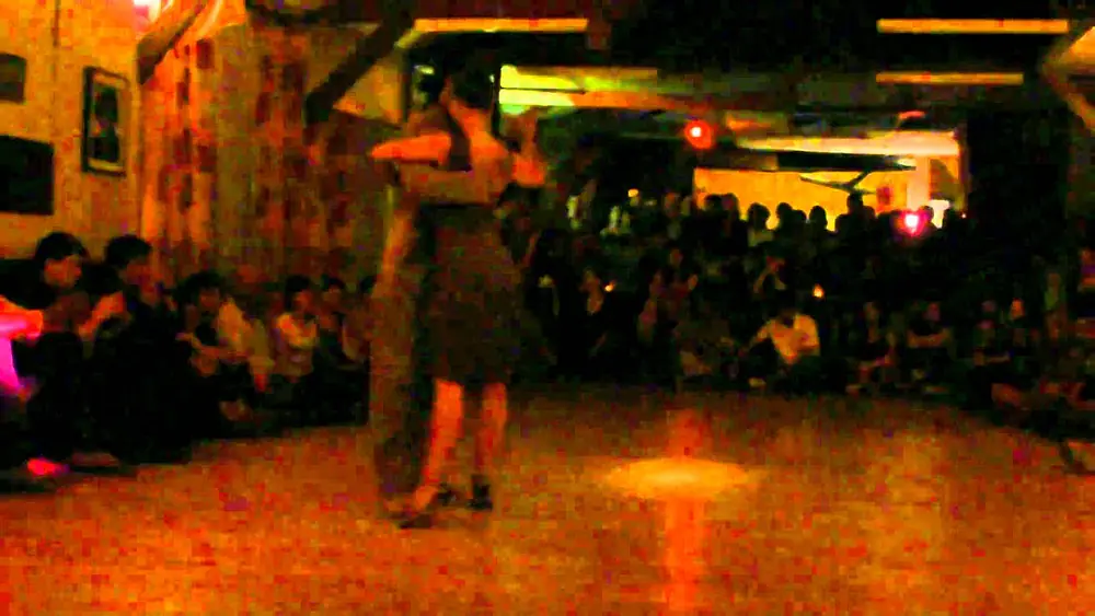 Video thumbnail for Enzo Hoces et Aurore Chadoin - Tango 2/4- Paris 16 octobre 2010.
