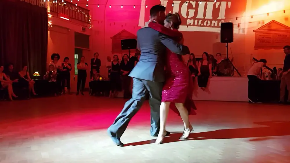 Video thumbnail for Roxane Camargo & Rafael Bittencourt @ The Light Milonga, London 20.06.2018 1/3