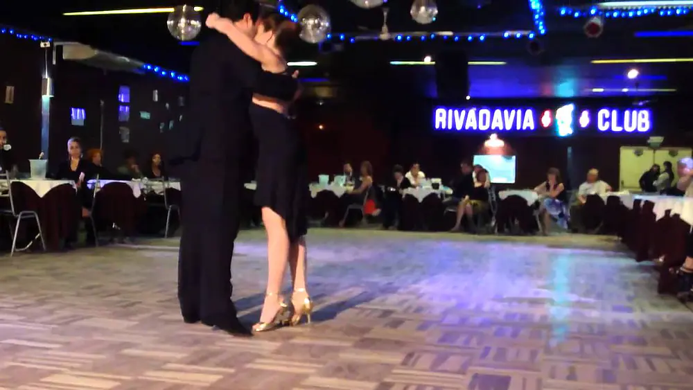 Video thumbnail for AGOSTO 2012 - Paola Tacchetti y José Luis Ferraro - RIVADAVIA CLUB - 1/4 - Tres esquinas