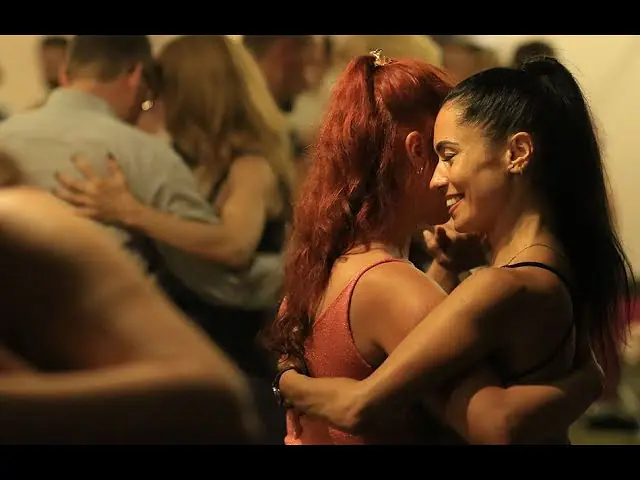 Video thumbnail for Queer tango Ukraine - Ivanna Tikhomirova & Victoria Rybalchenko  - Carnaval de mi barrio
