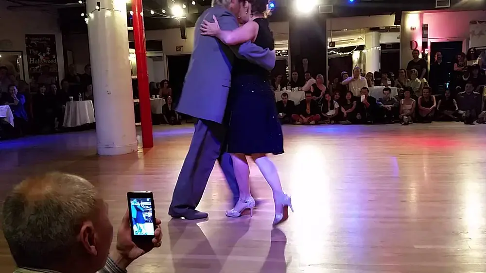 Video thumbnail for Argentine tango: Oscar Casas & Ana Miguel - Orillera