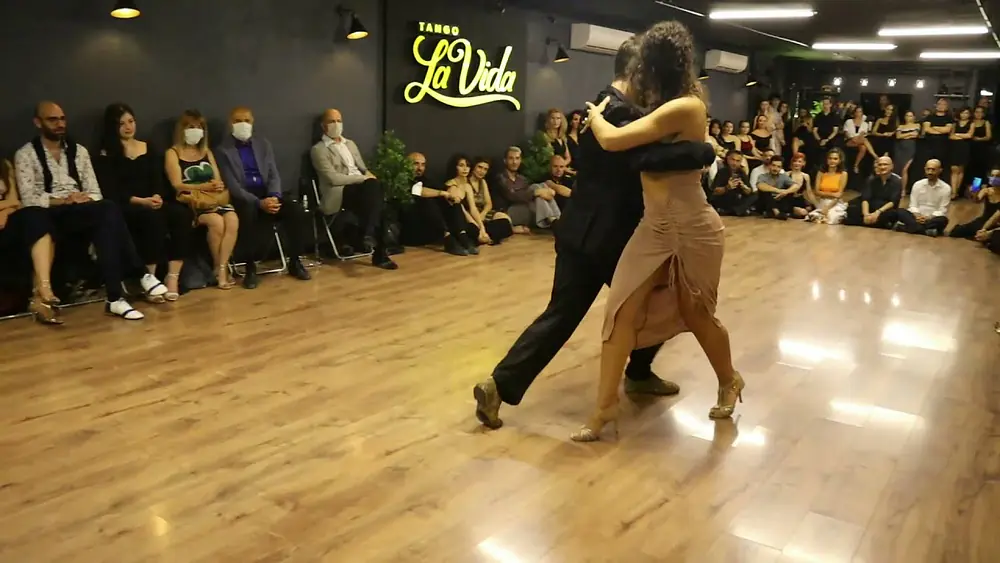 Video thumbnail for Mert Moran & Dilara Zorlu   3/4  Pedro Laurenz -La Vida Es Uma Milonga   Tango La Vida Golden Nights