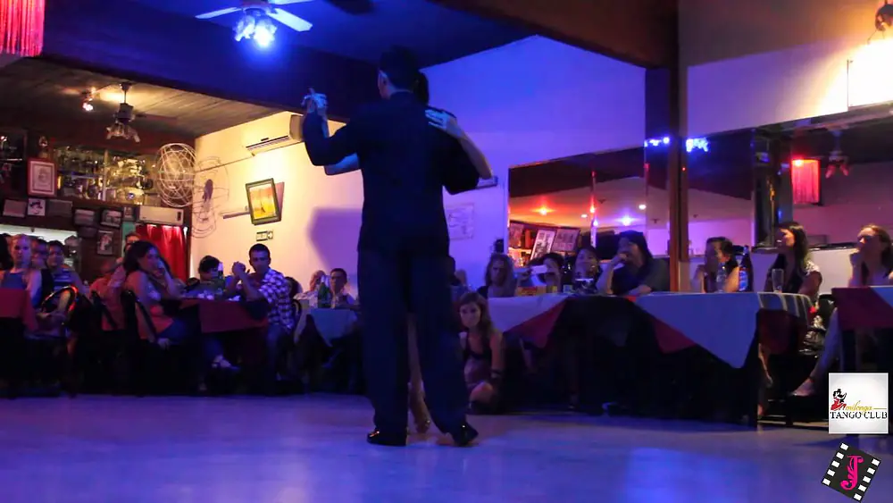 Video thumbnail for AYELEN URRITIA Y MARTIN VICENTE en el Tango Club Milonga 01/03