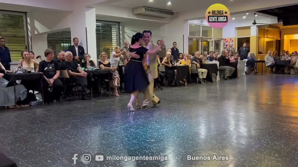 Video thumbnail for Lola Ruiz y Pedro Ochoa  - Milonga Gente Amiga - 21/ENE/2023 (3/3)