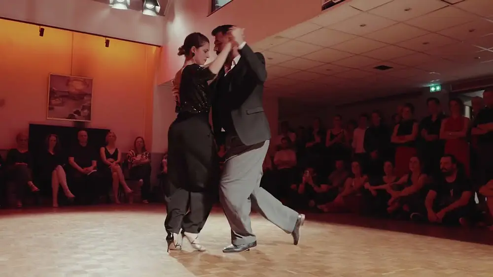 Video thumbnail for Natacha Lockwood and Andrés Molina - Mandria