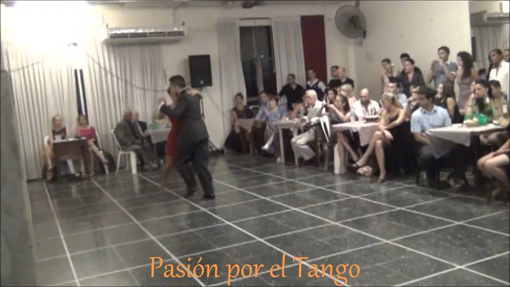 Video thumbnail for CLARISA ARAGON y JONATHAN SAAVEDRA Bailando el Tango MENSAJE en FLOREAL MILONGA