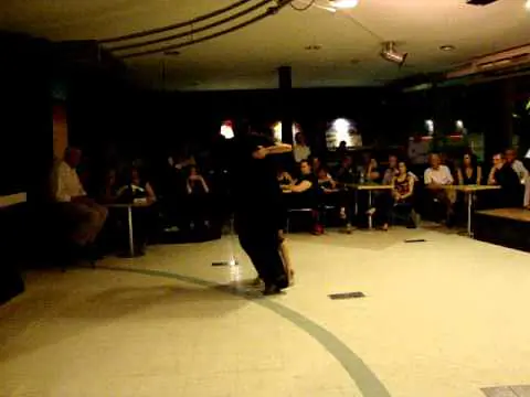 Video thumbnail for Milonga con Ana y Luis 7 de noviembre 2010, bailan: Cristian Sierra y Carolina Galaz