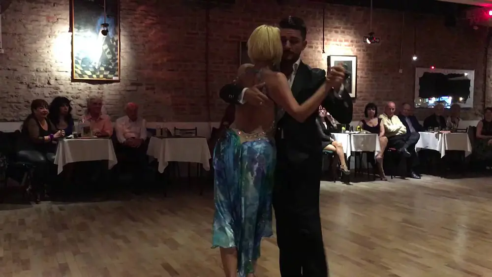 Video thumbnail for Alejandra Mantinan y Danilo Maddalena - Milonga Alo Lola Buenos Aires 14/08/2016 3/4