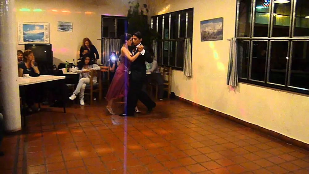 Video thumbnail for Julieta Qüesta y Rauli Choque bailan "Noches de Colón" en El Calafate. Enero 2013