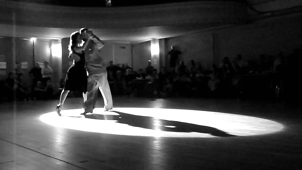 Video thumbnail for Diego Riemer & Maria Bélen Giachiello 1 au 8Renversé Lille janv 2012.MOV
