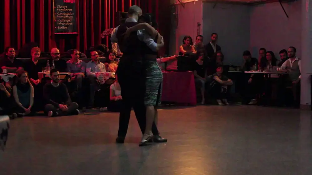 Video thumbnail for Raúl Palladino y Chiara Beringuer. Compañía DNI - 29/8/2016 - El Motivo