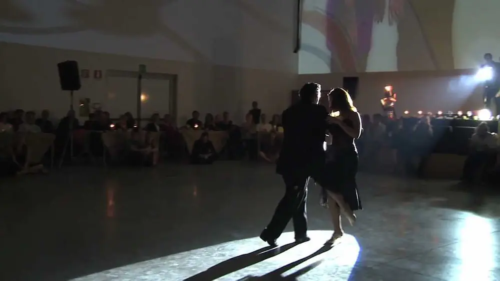 Video thumbnail for Mariano "Chicho" Frumboli y Juana Sepulveda - 2° esibizione - V grande Encuentro de Tango 2011