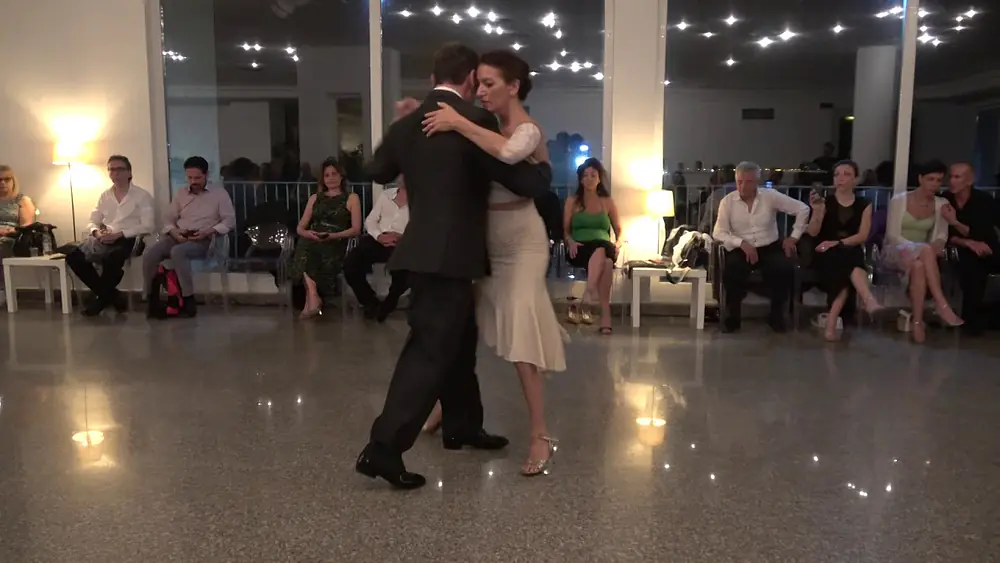Video thumbnail for Juan Amaya e Valentina Garnier - XII Apulia Tango Festival - Bari - 01.06.2019 1.4