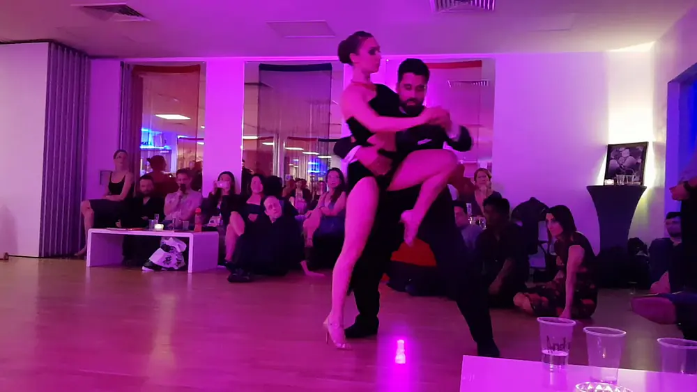 Video thumbnail for Jose Fernandez & Martina Waldman - London, Milonga Negracha 2019 4/4