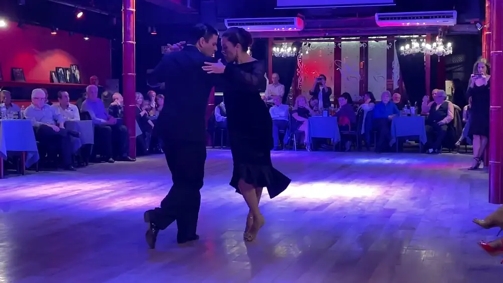 Video thumbnail for Argentine Tango | Vanesa Villalba y Matteo Antonietti | Yira-Yira Milonga | (3)