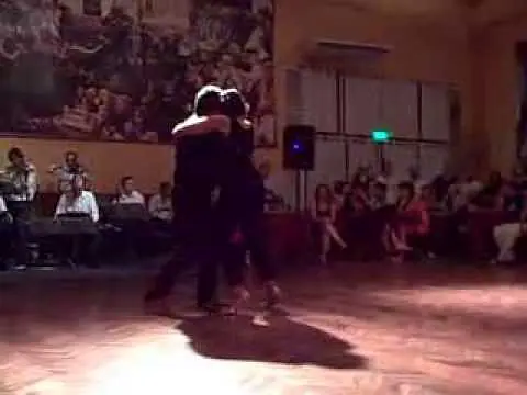 Video thumbnail for Julio Balmaceda y Corina De La Rosa performing to Orquesta Color Tango @ Milonga Parakultural