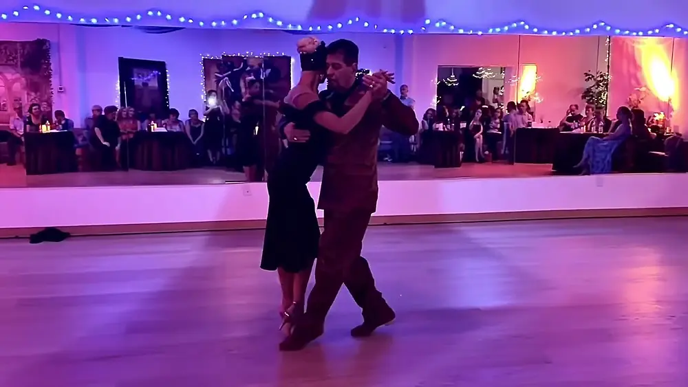 Video thumbnail for Eleonora Kalganova & Eddy Hernández at Milonga El Yeite (1/3)