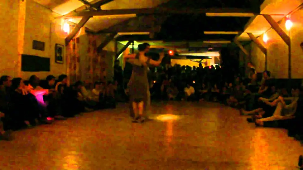 Video thumbnail for Enzo Hoces et  Aurore Chadoin -Tango 3/4- Paris 16 octobre 2010