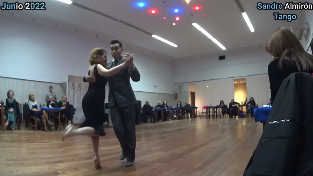 Video thumbnail for Mara Oviedo y Jonny Carvajal bailaron en La Friulana Tango de Junio / Genial DJ Quique Camargo