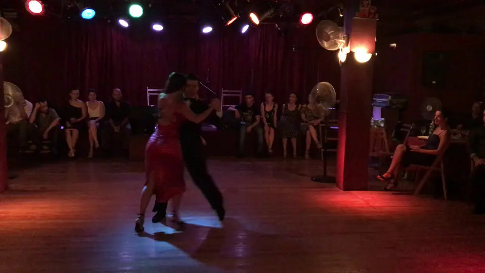 Video thumbnail for Cristhian Sosa y Magdalena Valdez - 1 "Dos Palabras, Por Favor"