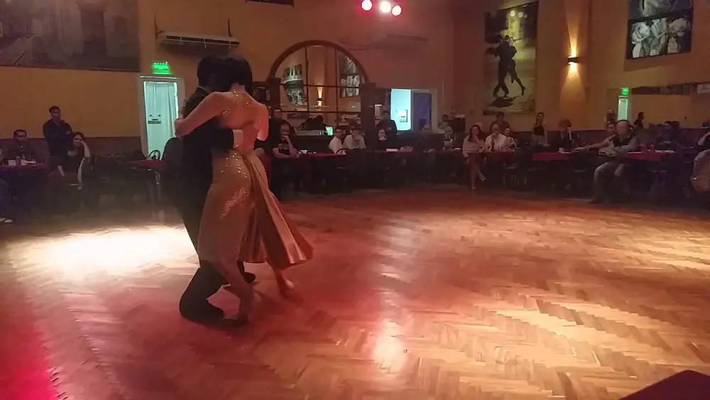 Video thumbnail for Viejo Smoking - Julieta Questa y Rauli Choque en Soho Tango