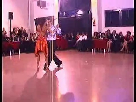 Video thumbnail for Guillermo Cerneaz y Paula Rampini. Bailando Tango en Italia.