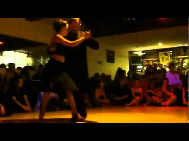 Video thumbnail for MARIO DE CAMILLIS Y BARBARA WAINNRIGHT EN LA MILONGA 10 02/04