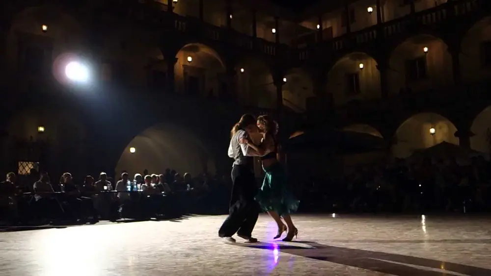 Video thumbnail for Katarzyna Czech i Tymoteusz Ley @ VI Brzeg Tango Festival 2013 (3 of 4)