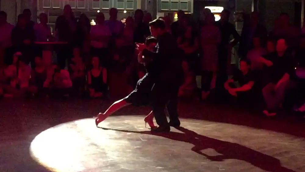 Video thumbnail for Jonathan Saavedra y Clarisa Aragon 2/4