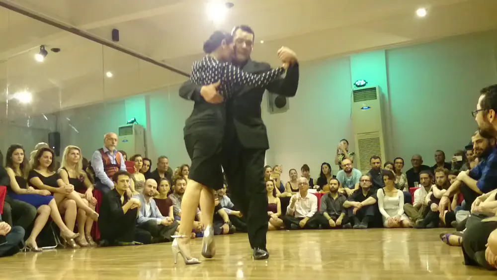 Video thumbnail for Alejandro Aquino & Natalia Hills. De Pura Cepa - Anibal Trolio. Milonga El Huracan.  02.12.2017