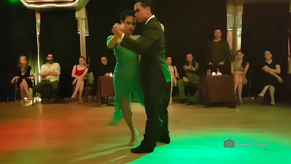 Video thumbnail for Juan David Vargas & Paulina Mejía ❤ Paris - 1ère MilOnda de l'année -  MilOnda 1905 - Nueve Puntos