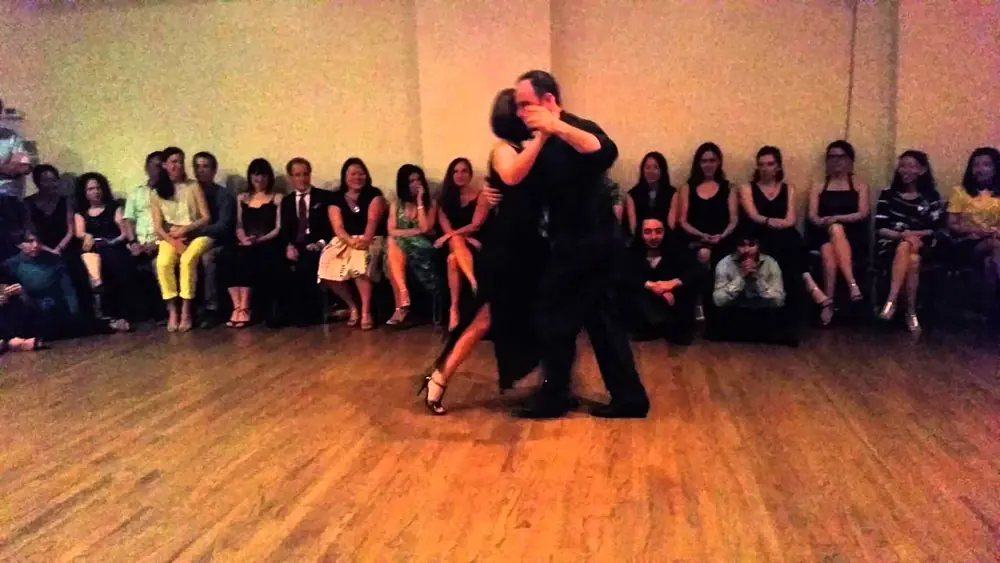 Video thumbnail for Argentine tango: Mariana Parma & Mario De Camillis - Balvanera