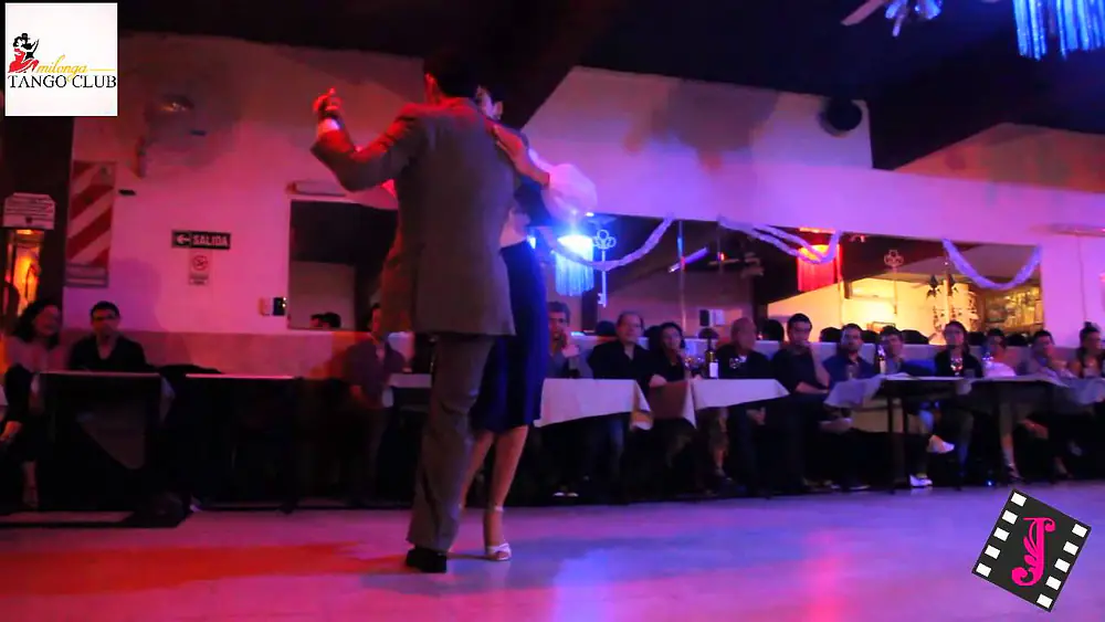 Video thumbnail for AYELEN URRUTIA & MARTIN VICENTE en el Tango Club (Milonga)