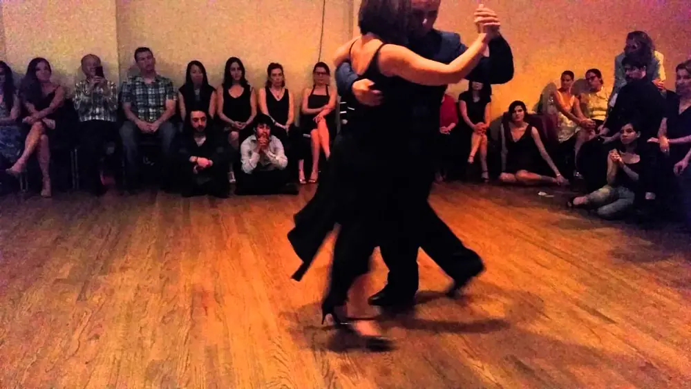 Video thumbnail for Argentine tango: Mariana Parma & Mario De Camillis - Solamente Ella
