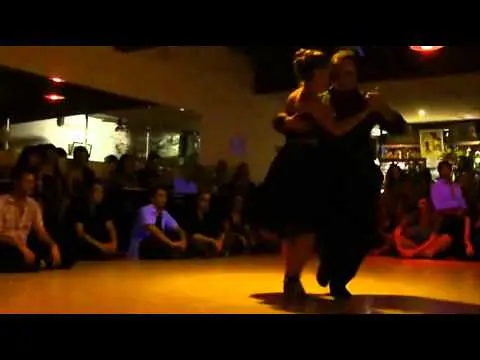 Video thumbnail for MARIO DE CAMILLIS Y BARBARA WAINNRIGHT EN LA MILONGA 10 03/04