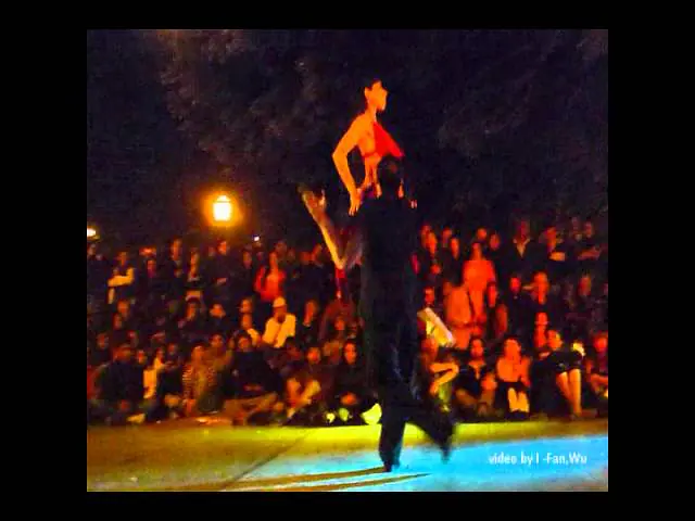 Video thumbnail for Pablo Giorgini y Noelia Coletti en Plaza Dorrego. 30 / 10 / 2011