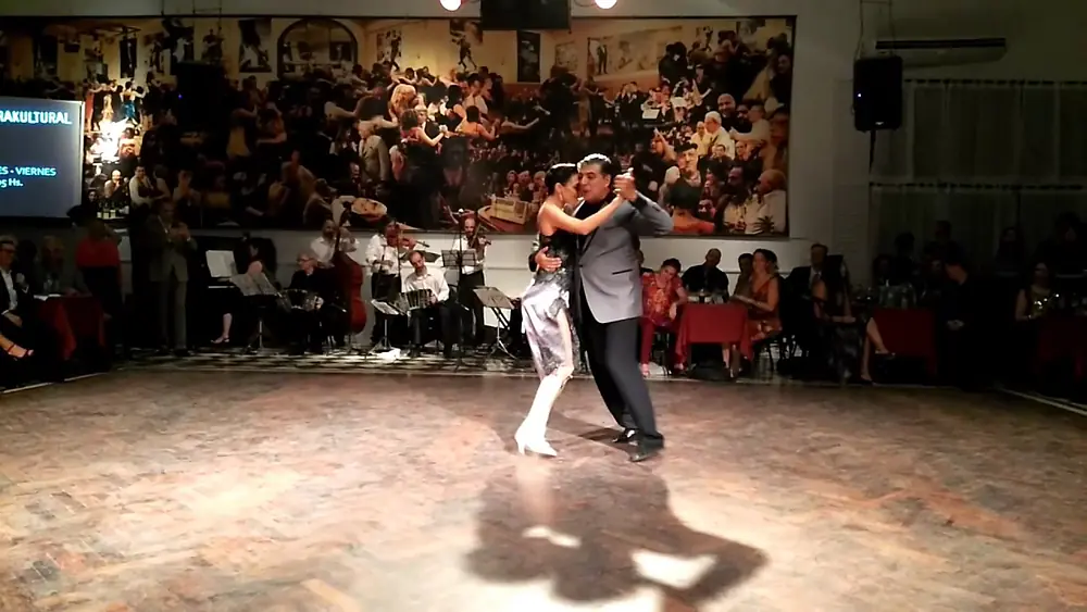 Video thumbnail for Julio Balmaceda y Virginia Vasconi junto a la Orquesta Color Tango ~ Milonga Parakultural