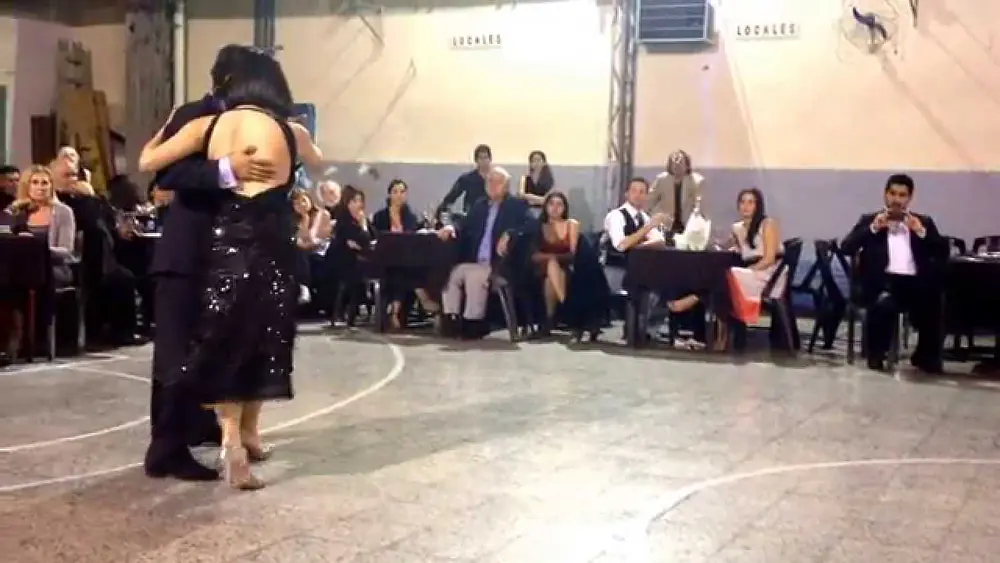 Video thumbnail for Julieta Qüesta & Rauli Choque en Milonga Malena Sunderland Club (1)