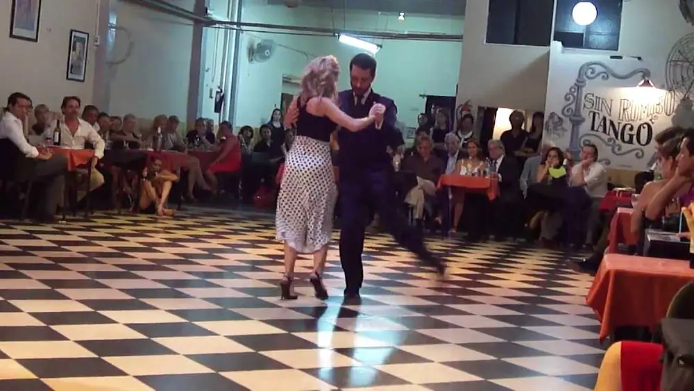 Video thumbnail for Sin Rumbo, bailan Javier Rodriguez y Noelia Barsi 3/4