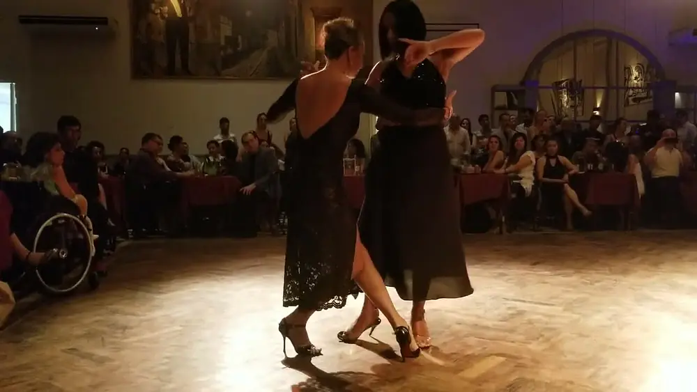 Video thumbnail for Confesión tango ellas en Milonga Parakultural, Roxane Camargo, Liliana Chenlo, Buenos Aires 2022