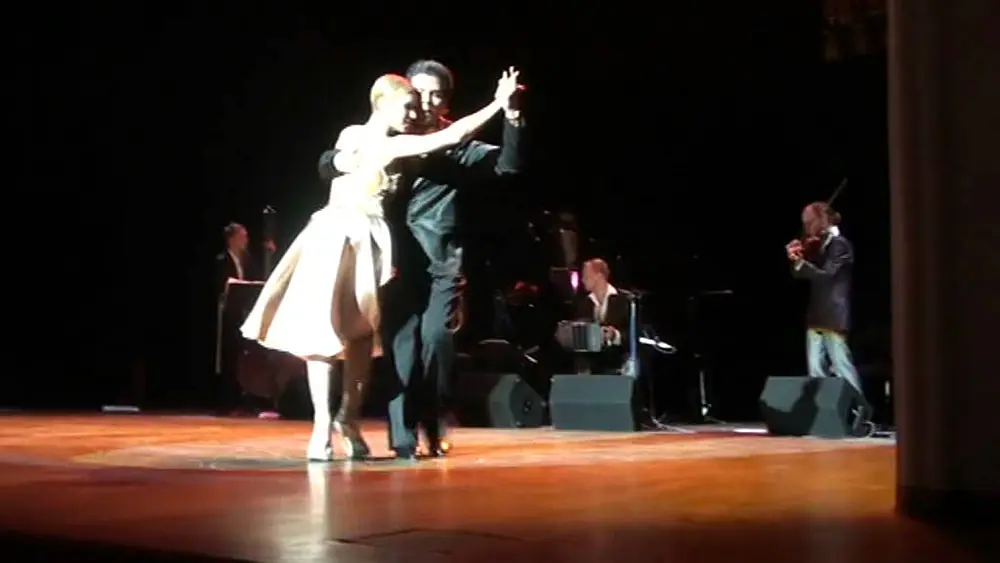 Video thumbnail for Sebastian Arce-Mariana Montes, Solo Tango orquesta "No hay tierra como la mia"